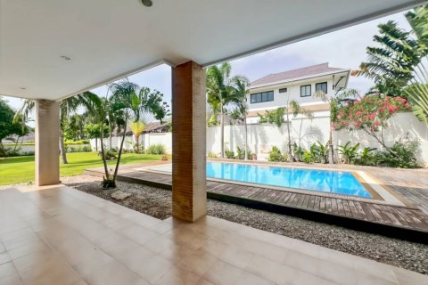 Chalet de 4 dormitorios en Hua Hin, Tailandia № 132621 - foto 9