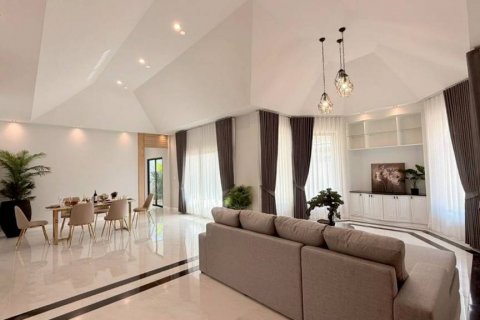 Casa de 3 dormitorios en Pattaya, Tailandia № 132623 - foto 6