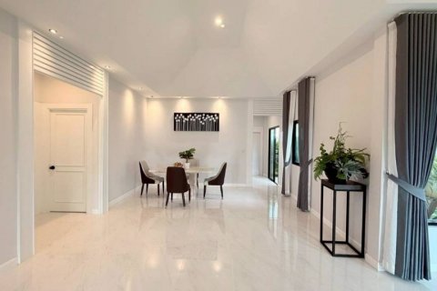 Casa de 3 dormitorios en Pattaya, Tailandia № 132619 - foto 3