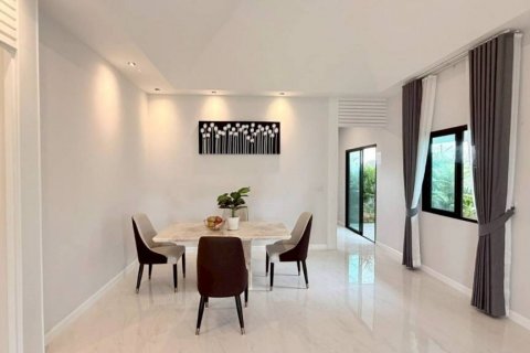 Casa de 3 dormitorios en Pattaya, Tailandia № 132619 - foto 4