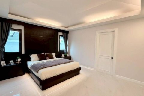 Casa de 3 dormitorios en Pattaya, Tailandia № 132619 - foto 8