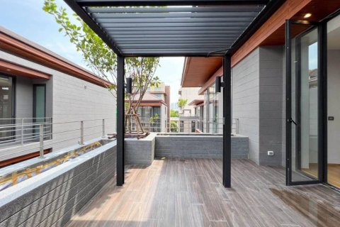Chalet de 4 dormitorios en Bangkok, Tailandia № 132620 - foto 2