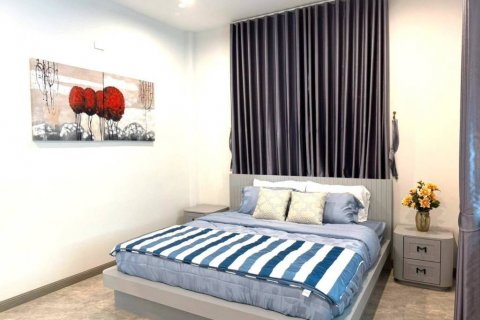Casa de 4 dormitorios en Pattaya, Tailandia № 132624 - foto 9