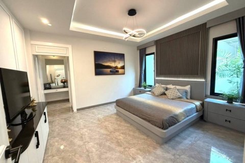 Casa de 4 dormitorios en Pattaya, Tailandia № 132624 - foto 5