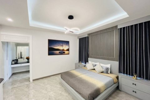 Casa de 4 dormitorios en Pattaya, Tailandia № 132624 - foto 7