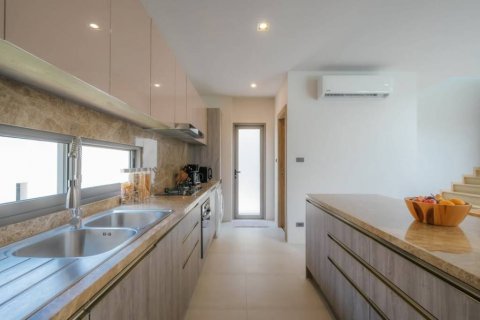 Chalet de 3 dormitorios en Phuket, Tailandia № 126711 - foto 6