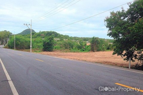 Terreno en Pattaya, Tailandia № 100839 - foto 2