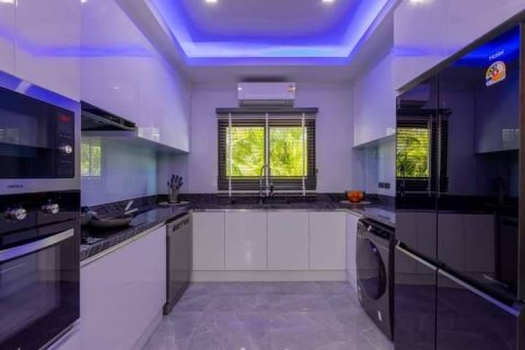 Casa de 5 dormitorios en Pattaya, Tailandia № 116055 - foto 17