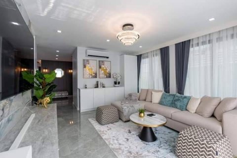 Casa de 5 dormitorios en Pattaya, Tailandia № 116055 - foto 9