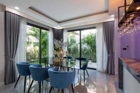 Casa de 5 dormitorios en Pattaya, Tailandia № 116055 - foto 11