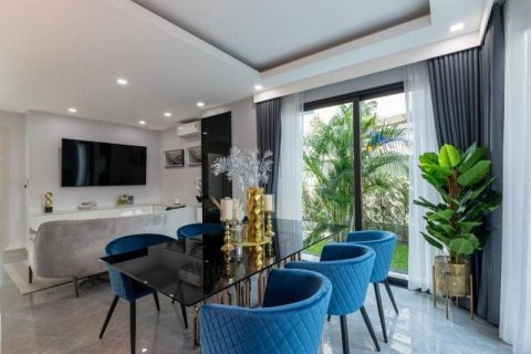 Casa de 5 dormitorios en Pattaya, Tailandia № 116055 - foto 7