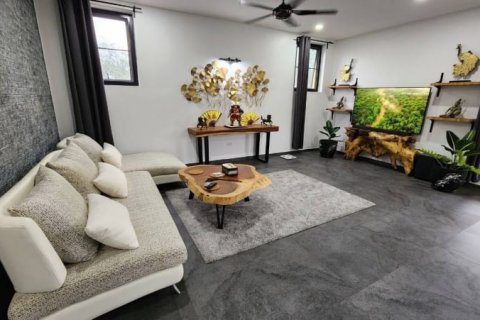 Casa de 3 dormitorios en Pattaya, Tailandia № 116054 - foto 11