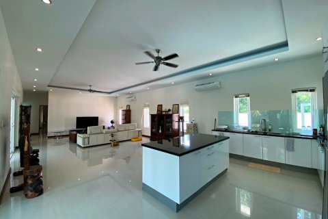Casa de 4 dormitorios en Hua Hin, Tailandia № 125124 - foto 13
