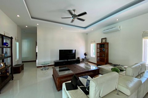 Casa de 4 dormitorios en Hua Hin, Tailandia № 125124 - foto 12