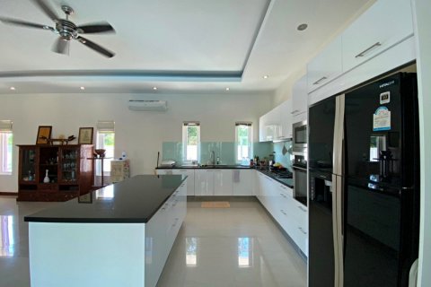 Casa de 4 dormitorios en Hua Hin, Tailandia № 125124 - foto 15