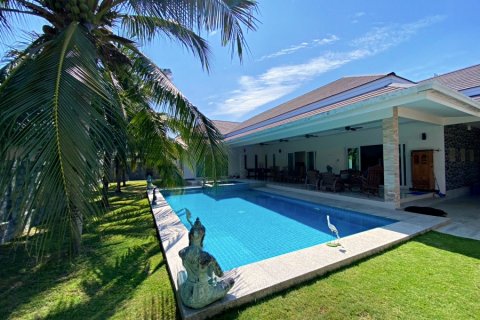 Haus in Hua Hin, Thailand 4 Schlafzimmer № 125124