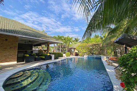 Casa de 4 dormitorios en Hua Hin, Tailandia № 125122 - foto 2