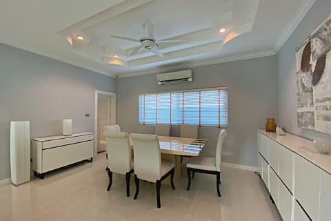 Casa de 4 dormitorios en Hua Hin, Tailandia № 125122 - foto 14