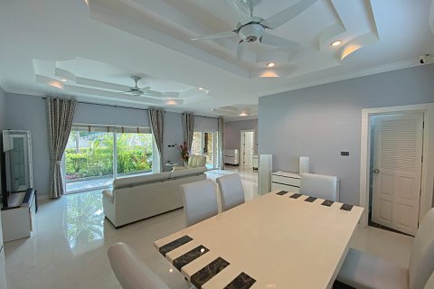 Casa de 4 dormitorios en Hua Hin, Tailandia № 125122 - foto 15