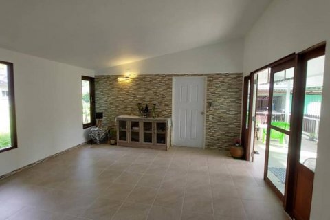 Casa de 1 dormitorio en Surat Thani, Tailandia № 115889 - foto 3