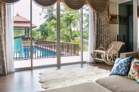 Casa de 5 dormitorios en Bang Tao, Tailandia № 104373 - foto 7