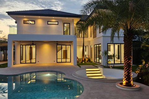 Villa in Phuket, Thailand 4 Schlafzimmer № 124537