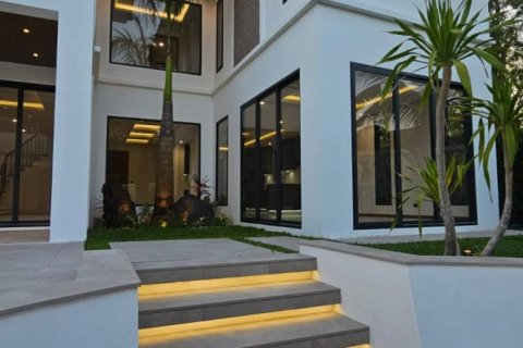 Villa in Phuket, Thailand 4 Schlafzimmer № 124537 - Foto 8
