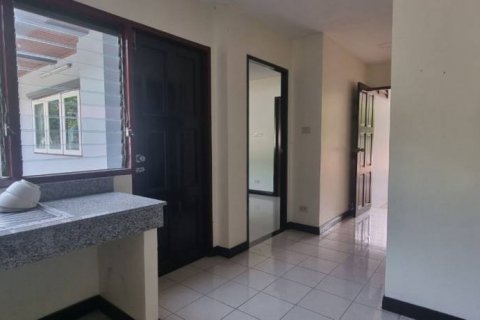 Casa de 4 dormitorios en Pattaya, Tailandia № 124540 - foto 7