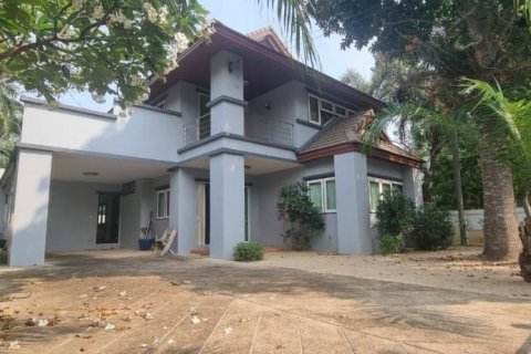 House in Pattaya, Thailand 4 bedrooms № 124540