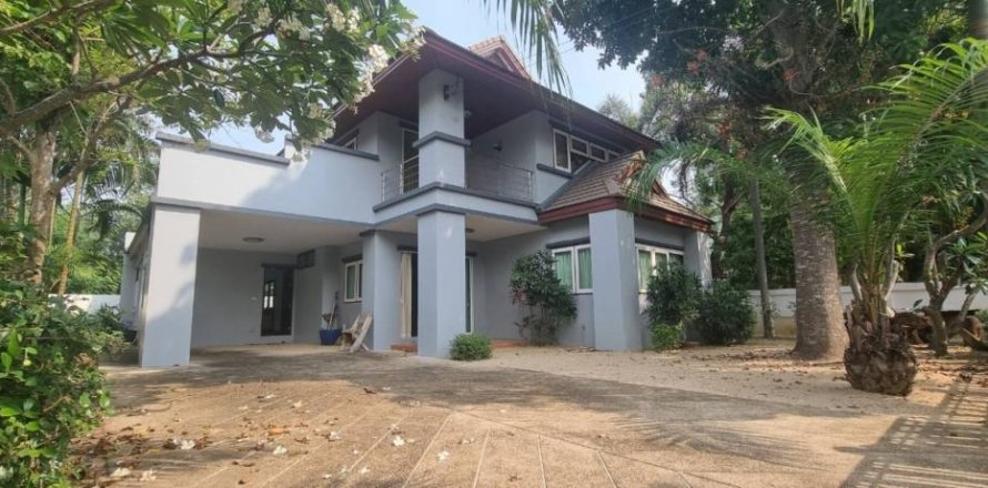 Casa de 4 dormitorios en Pattaya, Tailandia № 124540