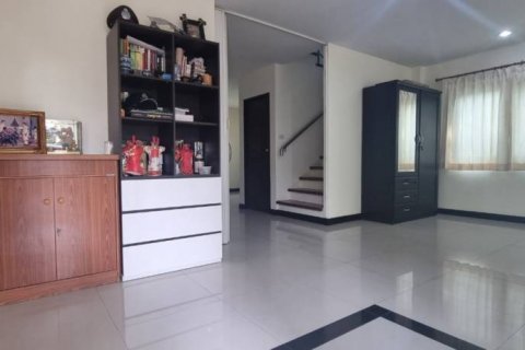 Casa de 4 dormitorios en Pattaya, Tailandia № 124540 - foto 2