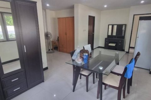 Casa de 4 dormitorios en Pattaya, Tailandia № 124540 - foto 5