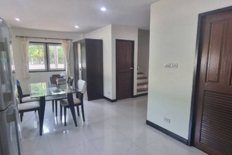 Casa de 4 dormitorios en Pattaya, Tailandia № 124540 - foto 4