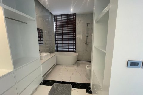 Chalet de 3 dormitorios en Bang Tao, Tailandia № 78637 - foto 6