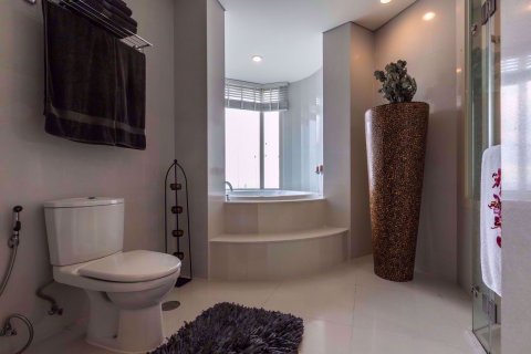 Condominio de 4 dormitorios en Khlong San, Bangkok, Tailandia № 77211 - foto 13