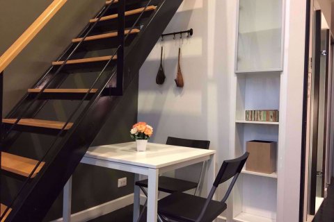 Dúplex de 1 dormitorio en Khlong Toei, Bangkok, Tailandia № 77213 - foto 5