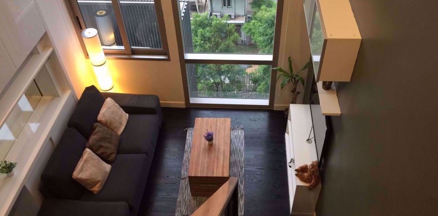 Dúplex de 1 dormitorio en Khlong Toei, Bangkok, Tailandia № 77213