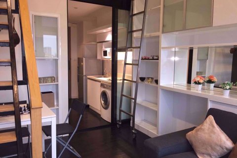 Dúplex de 1 dormitorio en Khlong Toei, Bangkok, Tailandia № 77213 - foto 4