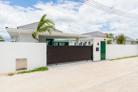 Casa de 3 dormitorios en Hua Hin, Tailandia № 125119 - foto 4