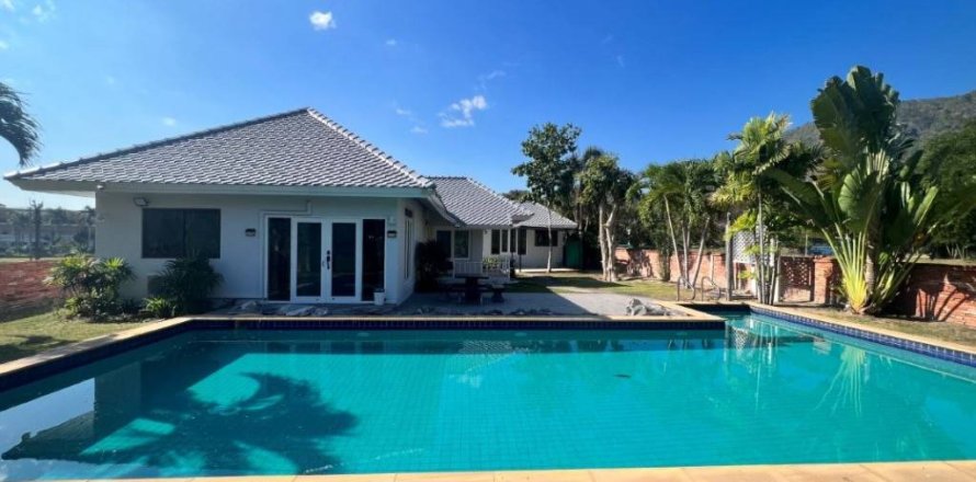 Villa in Cha-am, Thailand 4 bedrooms № 119473