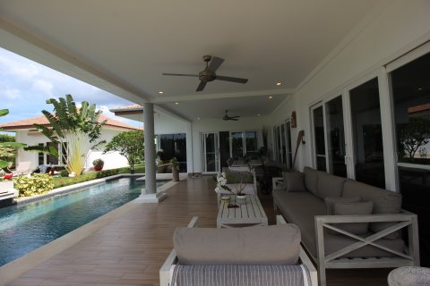 Casa de 4 dormitorios en Hua Hin, Tailandia № 125279 - foto 8