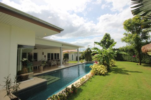 Casa de 4 dormitorios en Hua Hin, Tailandia № 125279 - foto 3