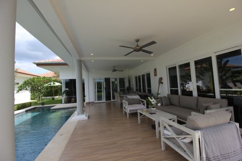 Casa de 4 dormitorios en Hua Hin, Tailandia № 125279 - foto 7