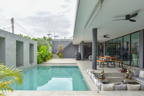 Casa de 4 dormitorios en Pattaya, Tailandia № 130218 - foto 4