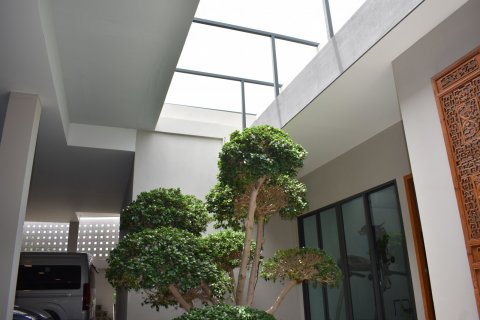 Casa de 4 dormitorios en Pattaya, Tailandia № 130218 - foto 16