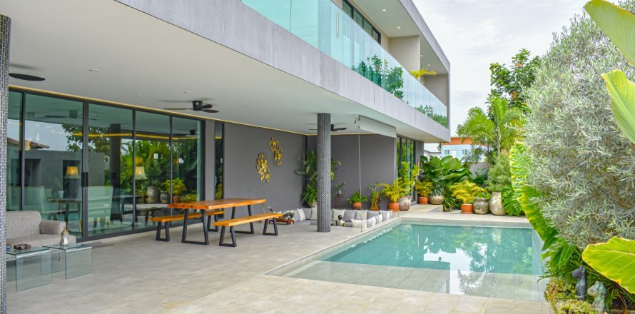 Casa de 4 dormitorios en Pattaya, Tailandia № 130218