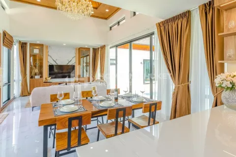 Casa de 4 dormitorios en Chalong, Tailandia № 131126 - foto 6