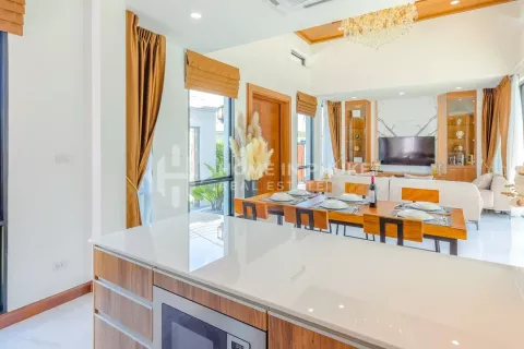 Casa de 4 dormitorios en Chalong, Tailandia № 131126 - foto 9