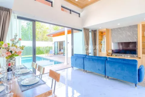 Casa de 4 dormitorios en Chalong, Tailandia № 131126 - foto 4