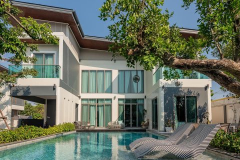 Casa de 6 dormitorios en Pattaya, Tailandia № 111027
